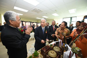 Nikkaku (centre) and Malaysia's Minister for Higher Education (far left) trying out gamelan, a traditional Malaysian musical instrument