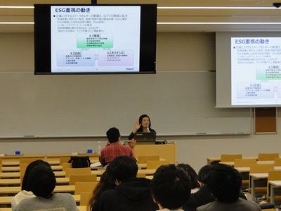Kanamori gives a lecture on CSR