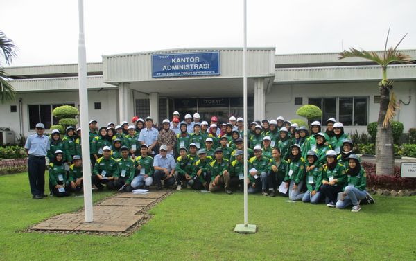 The students with ITS staff members at the entrance of ITS office
