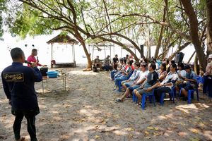 Royal Navy officer explains about the process and benefits of coral planting