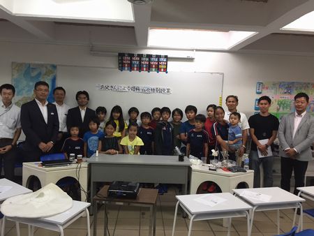 Group photo of students, parents and lecturers