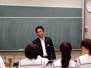 Sumida Municipal Tatekawa Junior High School, Tokyo (lecturer: Nobuyoshi Seki, Senior Staff, UF & MBR Membrane Products Dept.)