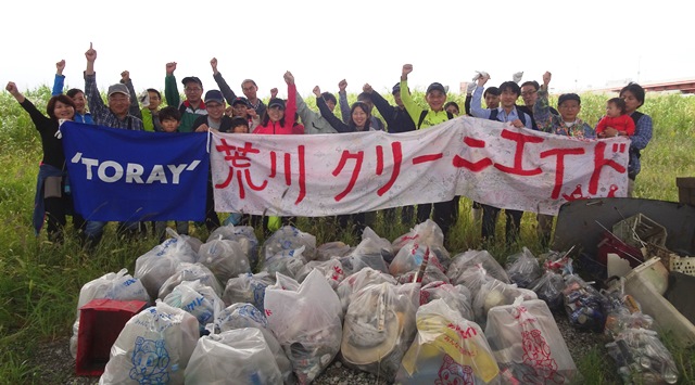 Group photograph with the collected garbage