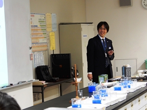 Meguro Municipal Meguro Chuo Junior High School, Tokyo (lecturer: Nobuhiro Fuchi, Senior Staff, Pharmaceuticals & Medical Products Business Planning Dept.)