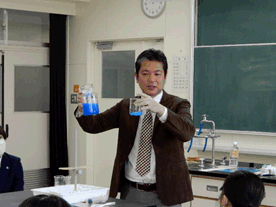 Yokohama Municipal Ichigao Junior High School, Kanagawa Prefecture (lecturer: Tomohiro Nishimura, Section Manager, Sports Wear & Clothing Materials Fabrics Dept.)