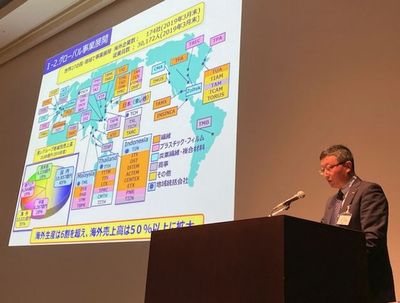 Qin presents TSD’s achievement at the lecture session