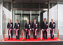 Toray President Akihiro Nikkaku (third from left) at ribbon-cutting ceremony