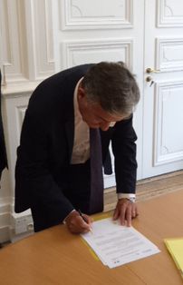 CEO President and CEO Jean-Marc Guilhempey signs the charter