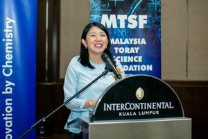 Minister Yeo gives a speech at the luncheon