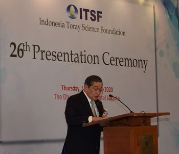 Murayama speaking at the ceremony