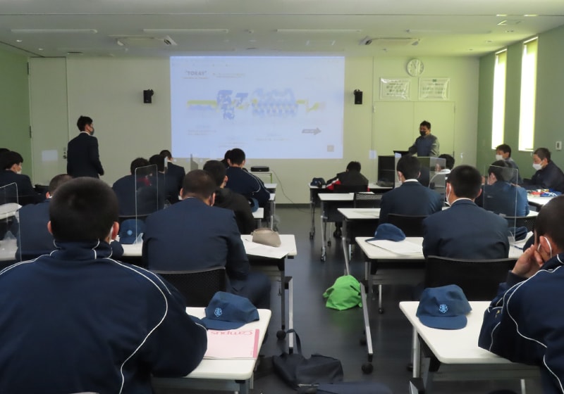Technical college students discover the appeal of work related to plant engineering( Toray Engineering East Co.,Ltd.)