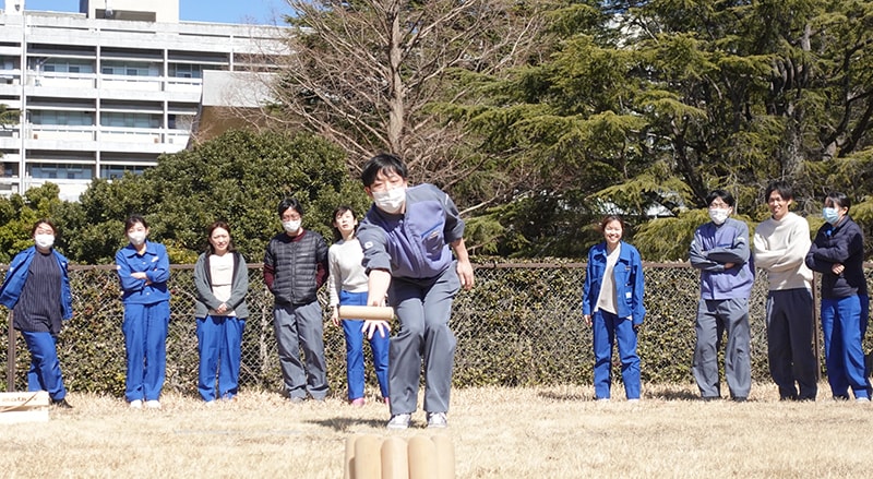 A total of 8 teams and approximately 50 staff members participated in a Mölkky (Finnish lawn bowling) tournament [Toray Industries, Inc. Basic Research Center (Kamakura)]